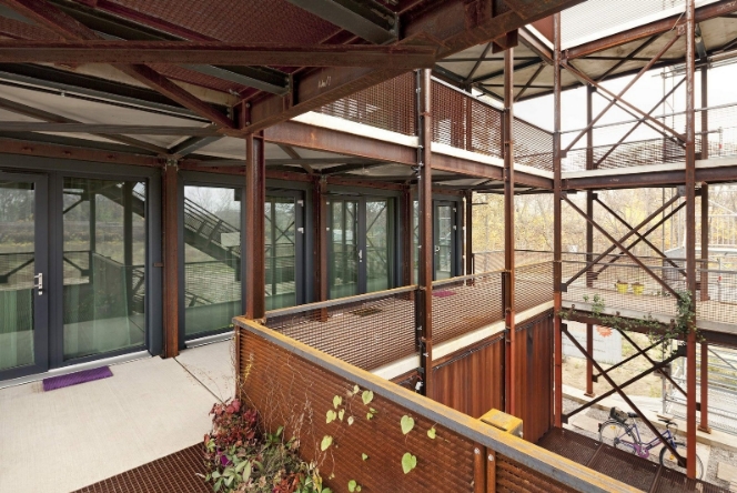 Модульные городки во всем мире: как выглядят домики для беженцев и студентов